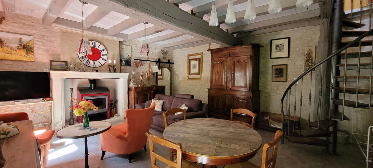 Maison à LENCLOITRE