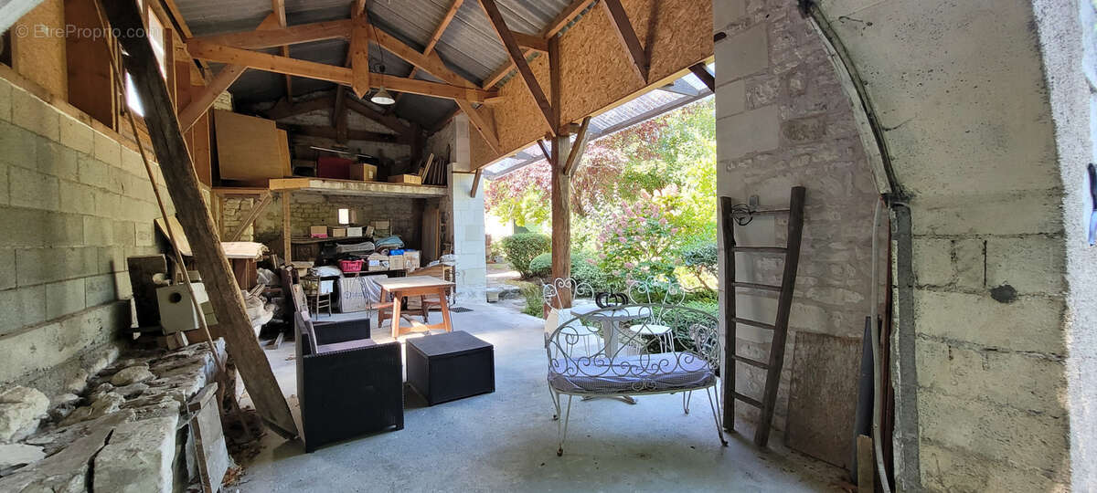 Maison à LENCLOITRE