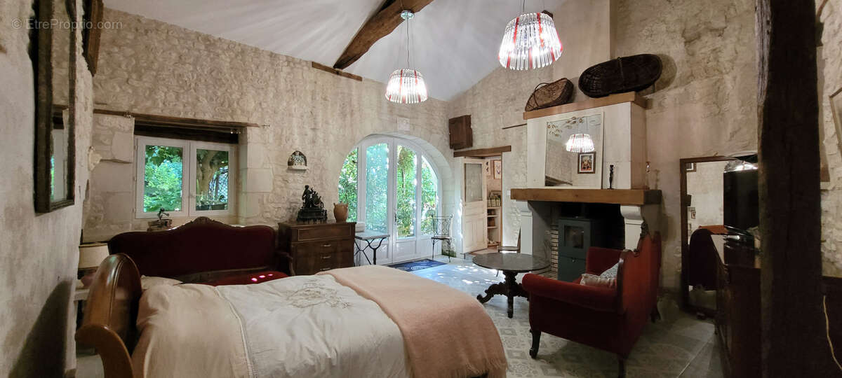 Maison à LENCLOITRE