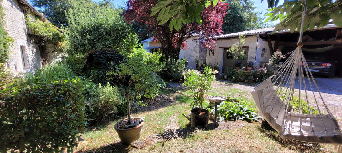 Maison à LENCLOITRE