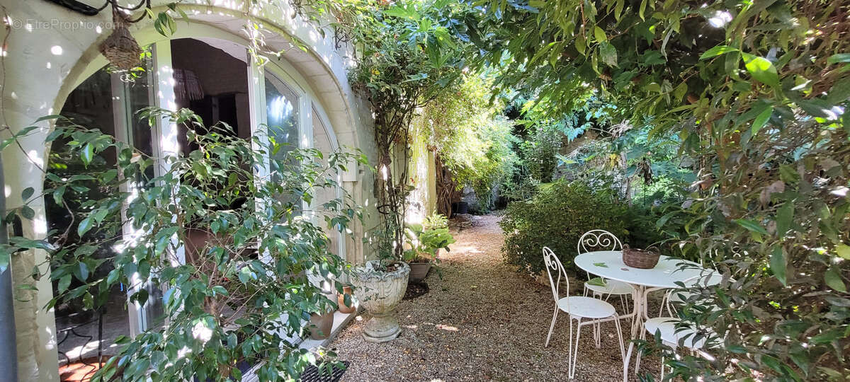 Maison à LENCLOITRE
