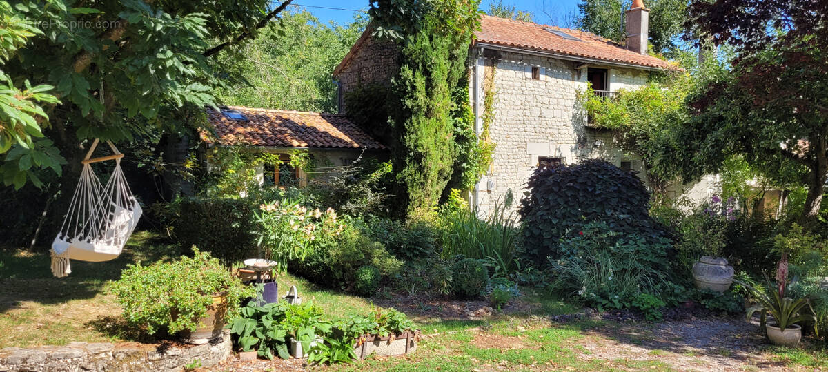 Maison à LENCLOITRE