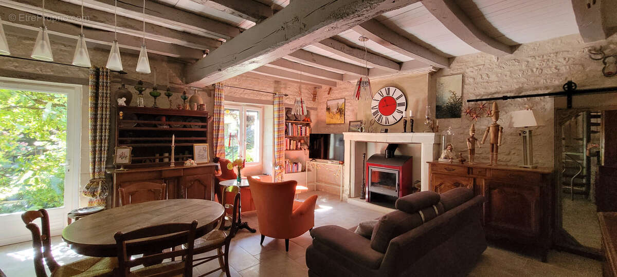 Maison à LENCLOITRE