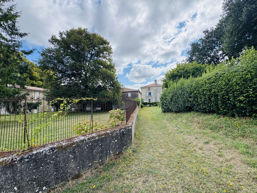 Maison à TALMONT-SAINT-HILAIRE