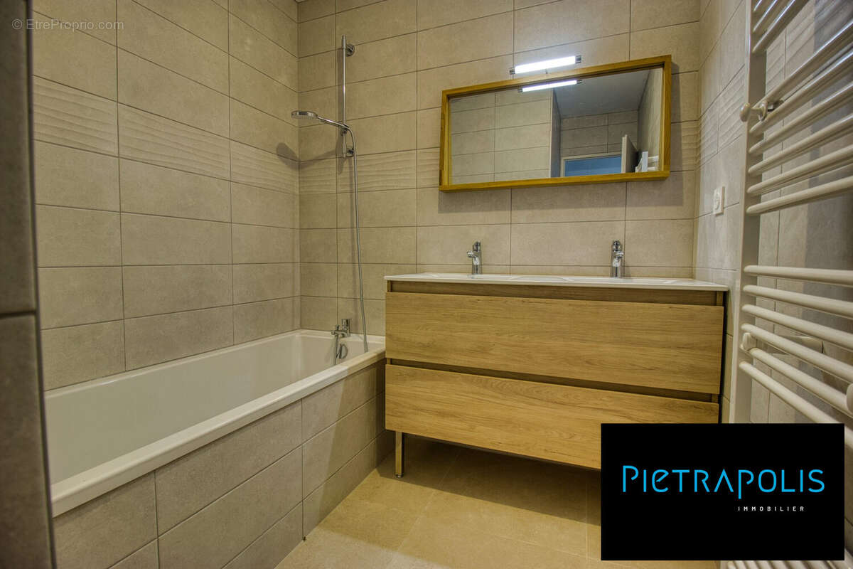 Maison à SAINT-MAURICE-DE-SATONNAY