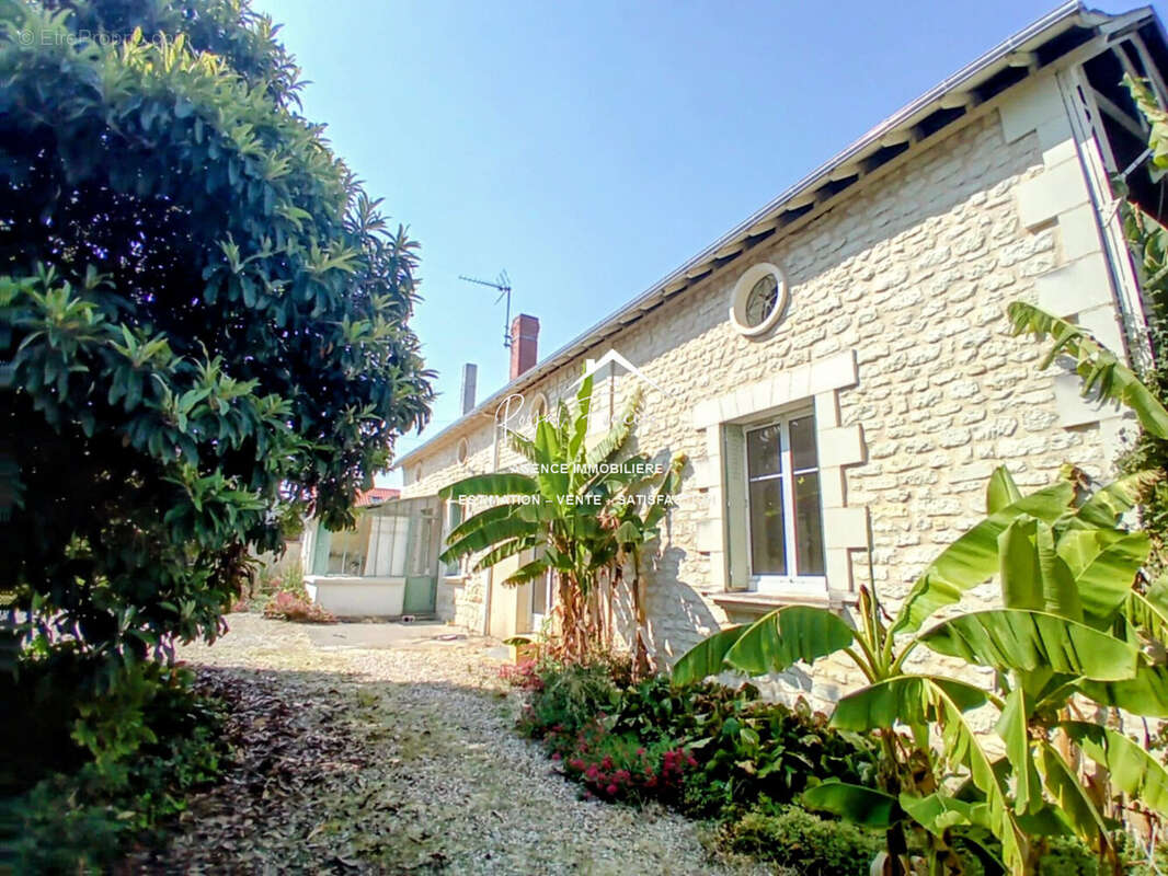 Belle longère avec beaucoup de charme  - Maison à NAINTRE