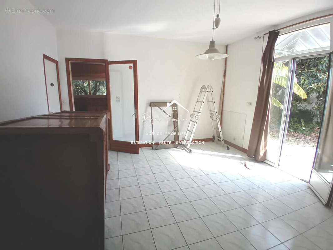 Entrée (poss de mettre un bureau) - Maison à NAINTRE