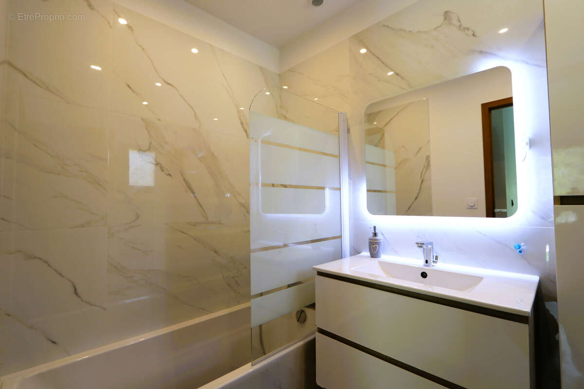 Maison à SOLLIES-TOUCAS