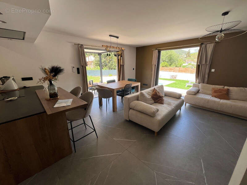 Maison à SOLLIES-TOUCAS