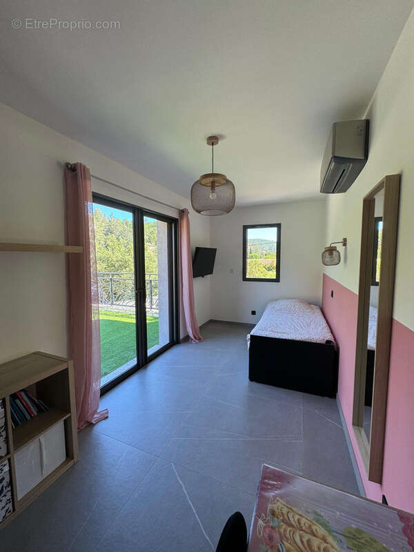 Maison à SOLLIES-TOUCAS