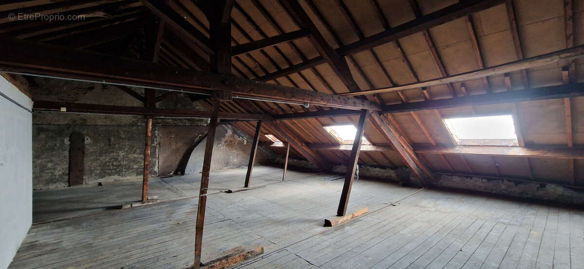 Commerce à SAINT-ELOY-LES-MINES