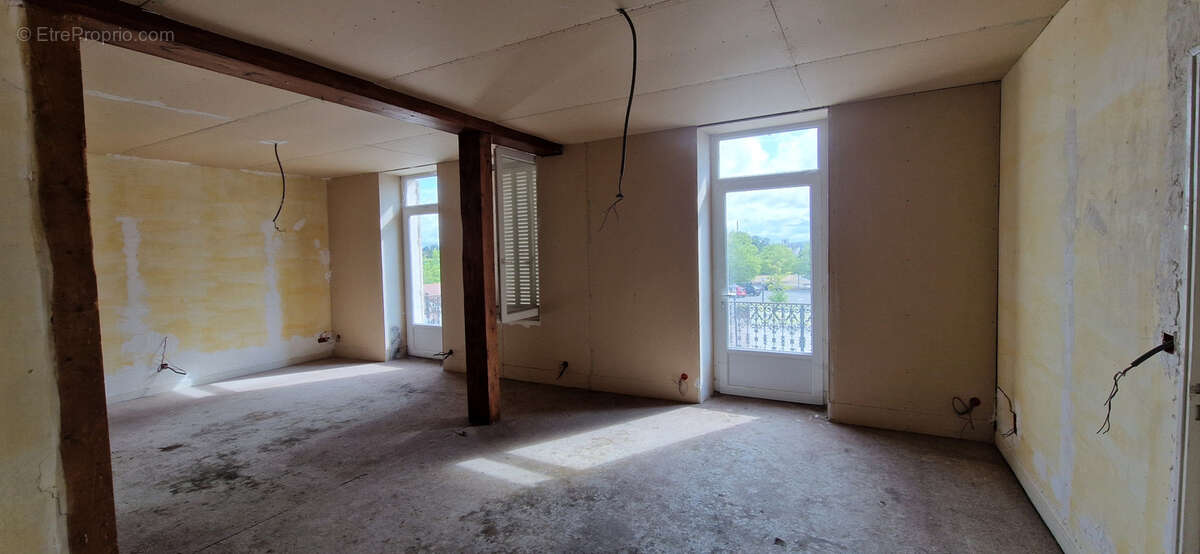 Commerce à SAINT-ELOY-LES-MINES