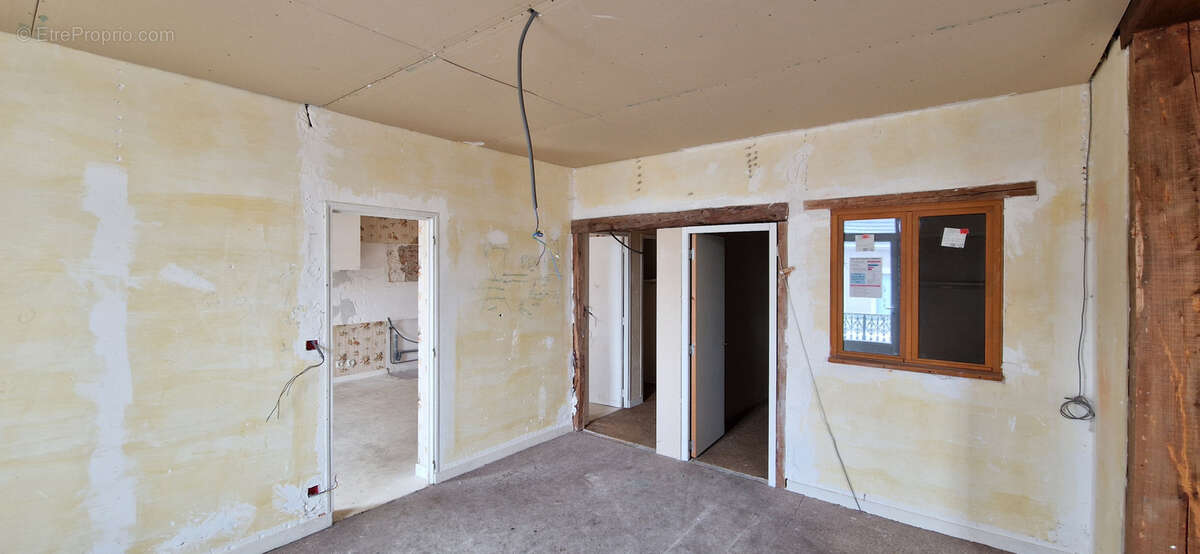 Commerce à SAINT-ELOY-LES-MINES