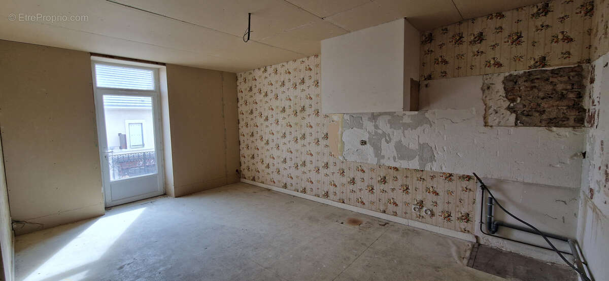 Commerce à SAINT-ELOY-LES-MINES