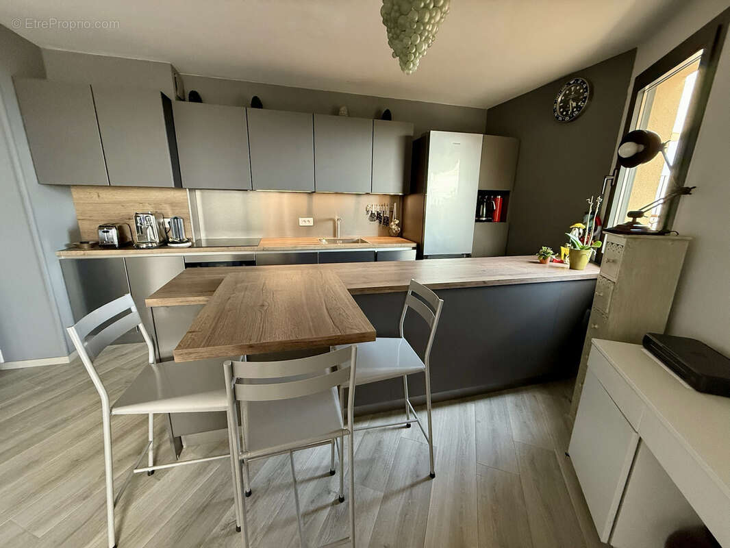 Appartement à SAINT-LAURENT-DU-VAR