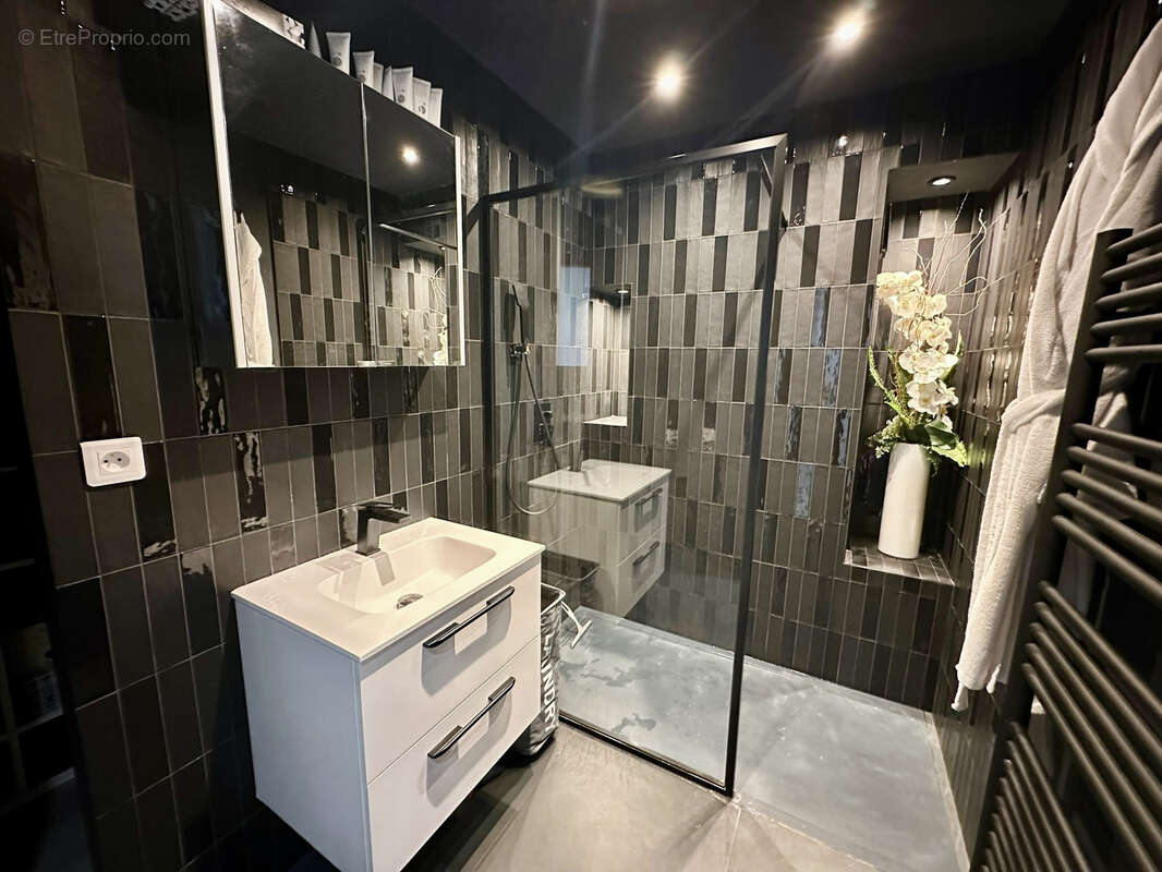 Appartement à SAINT-LAURENT-DU-VAR