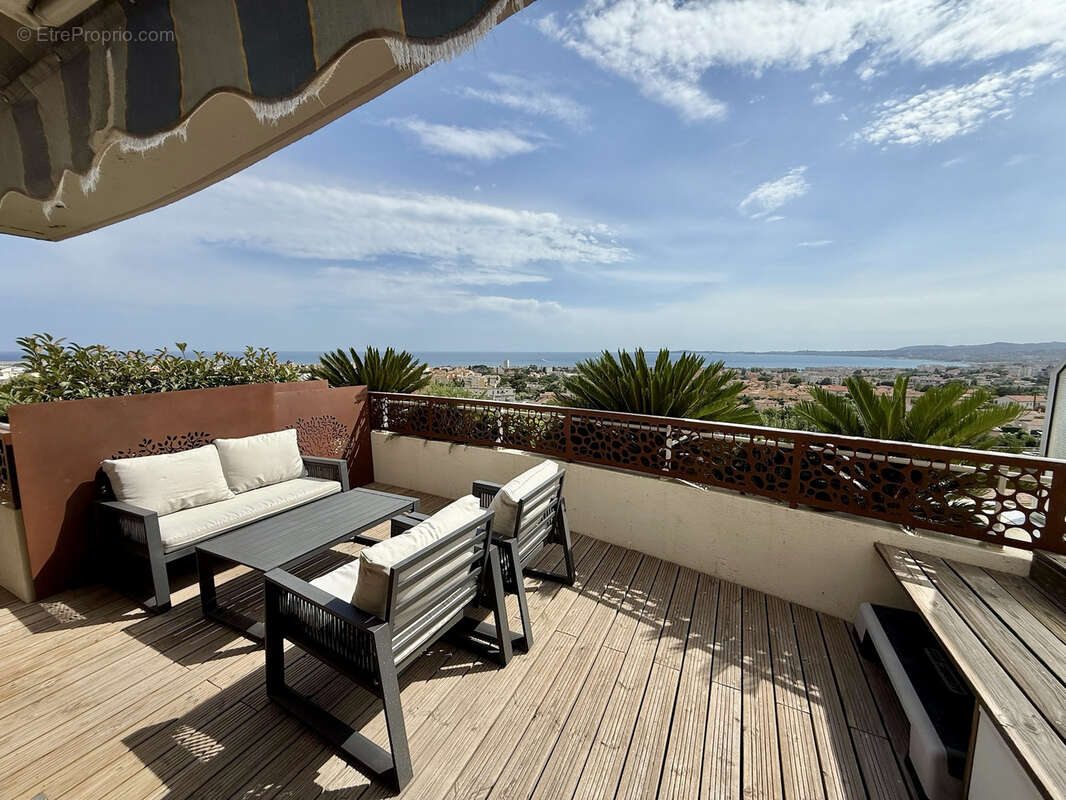 Appartement à SAINT-LAURENT-DU-VAR