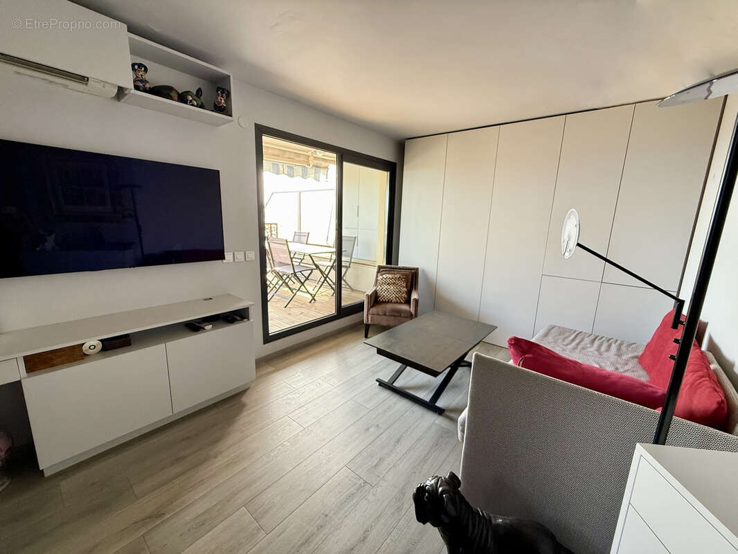 Appartement à SAINT-LAURENT-DU-VAR