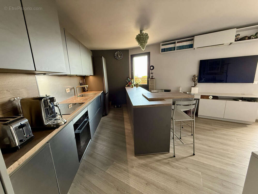 Appartement à SAINT-LAURENT-DU-VAR