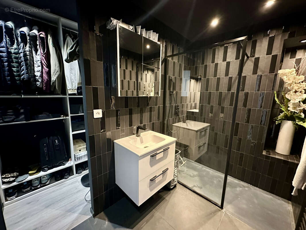 Appartement à SAINT-LAURENT-DU-VAR