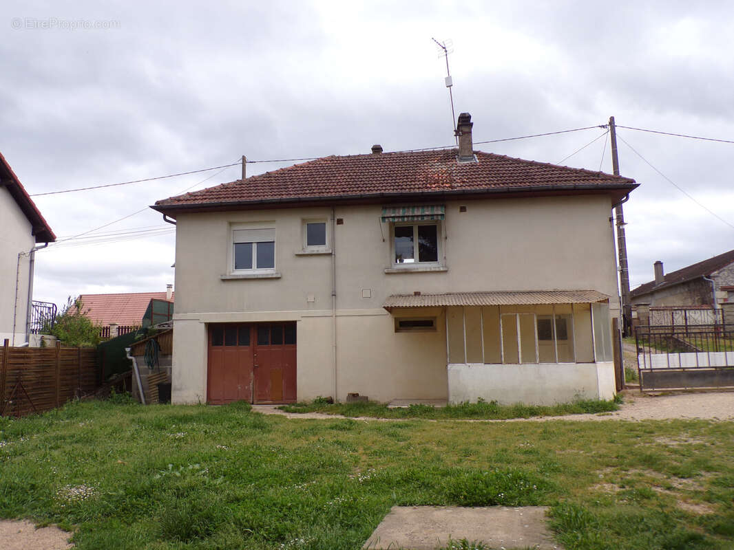 Maison à LA GUERCHE-SUR-L&#039;AUBOIS