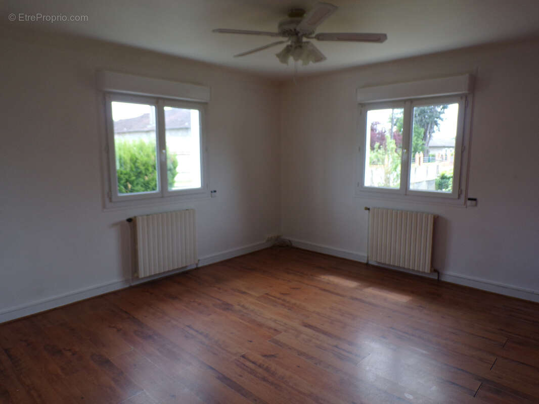 Maison à LA GUERCHE-SUR-L&#039;AUBOIS