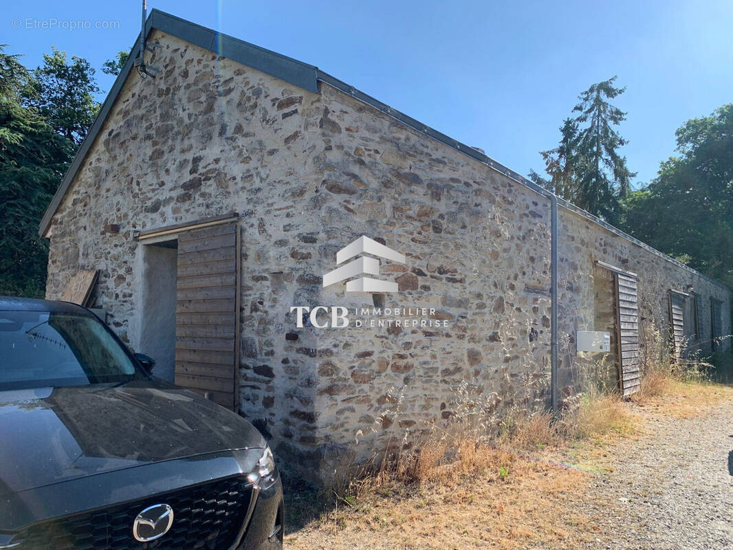 Commerce à SAINT-ETIENNE-DE-MONTLUC