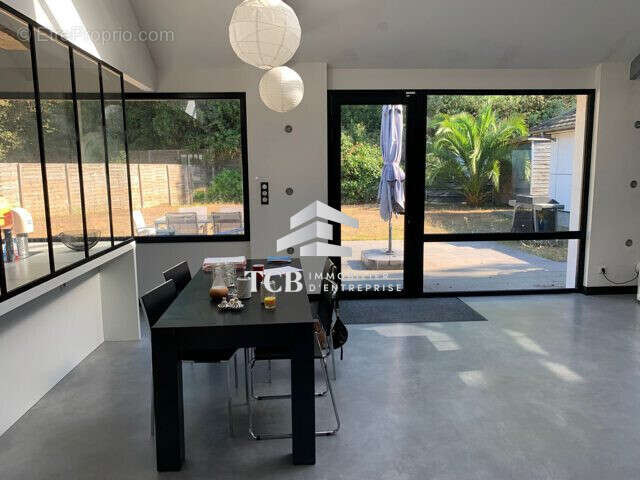 Commerce à SAINT-ETIENNE-DE-MONTLUC