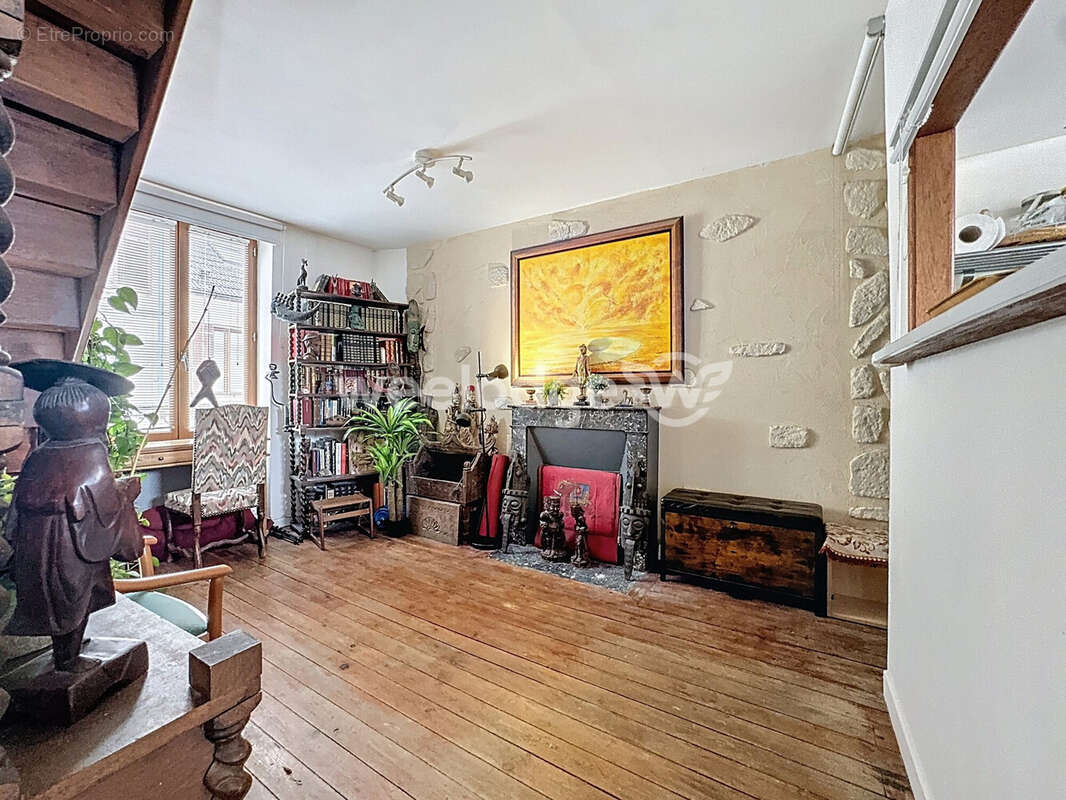 Maison à MAURECOURT