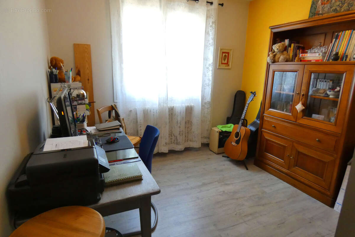 Maison à VIC-SUR-CERE