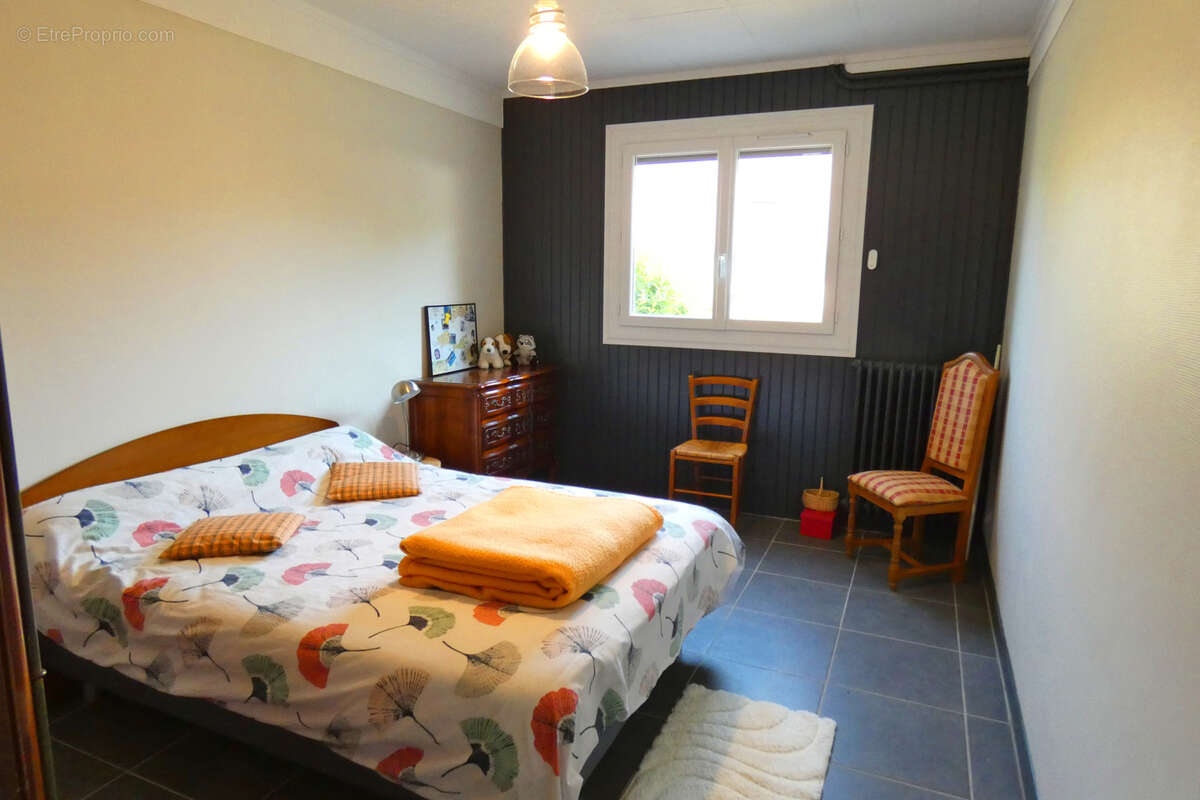 Maison à VIC-SUR-CERE