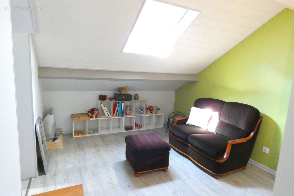 Maison à VIC-SUR-CERE