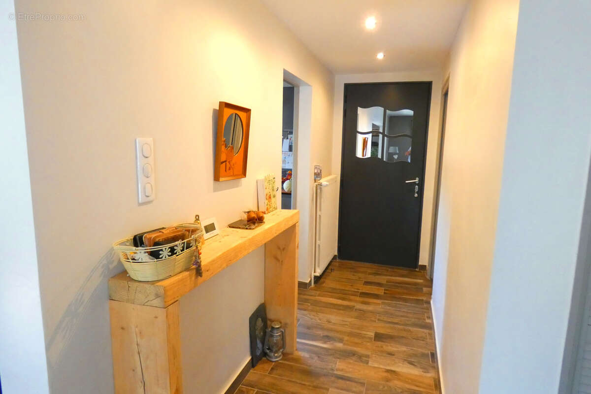 Maison à VIC-SUR-CERE