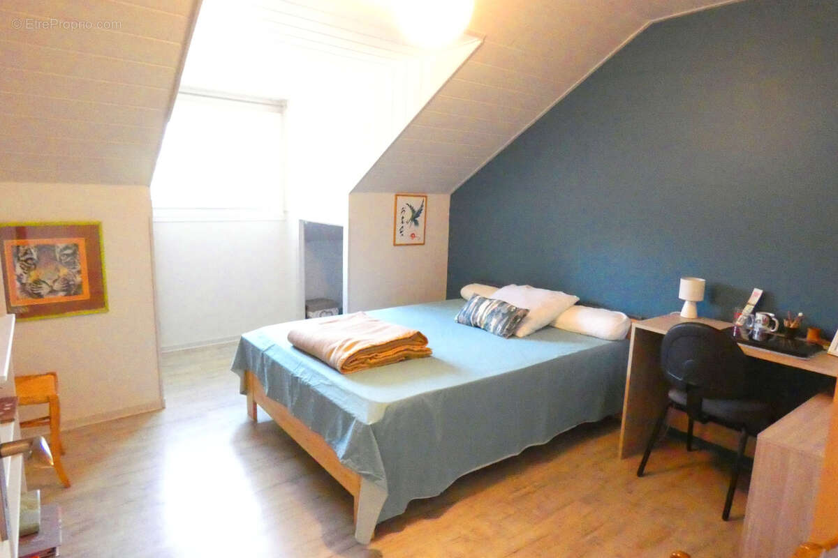 Maison à VIC-SUR-CERE