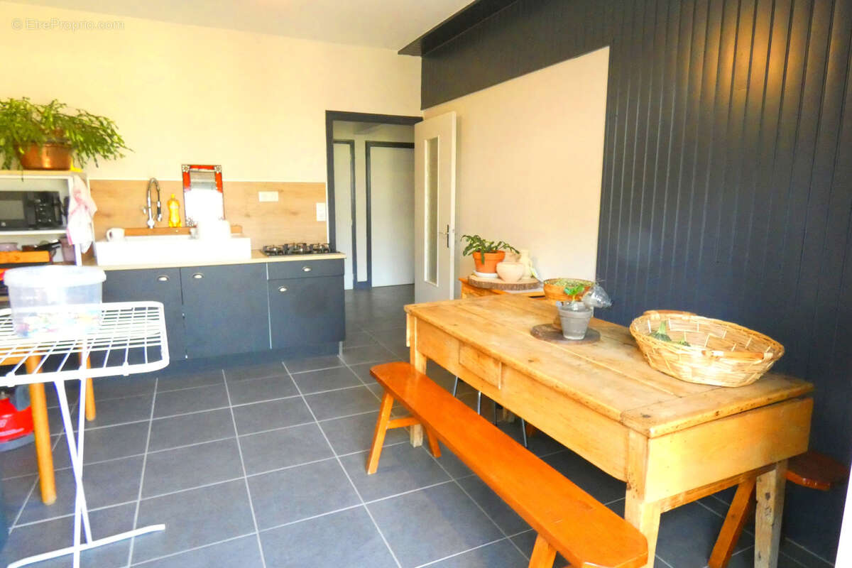 Maison à VIC-SUR-CERE