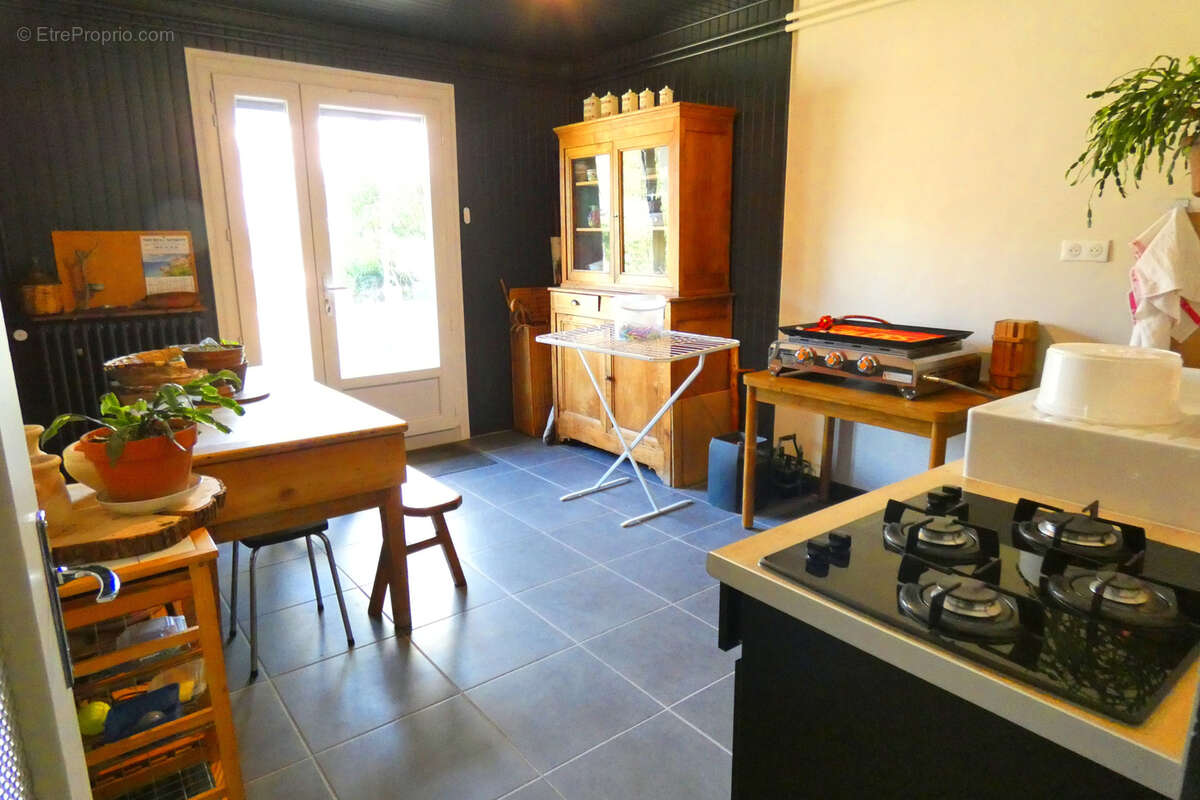 Maison à VIC-SUR-CERE