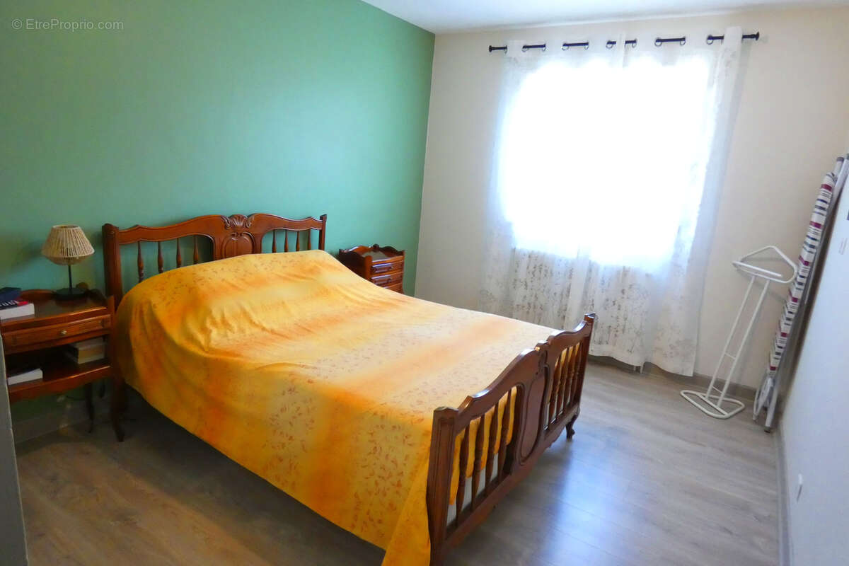 Maison à VIC-SUR-CERE