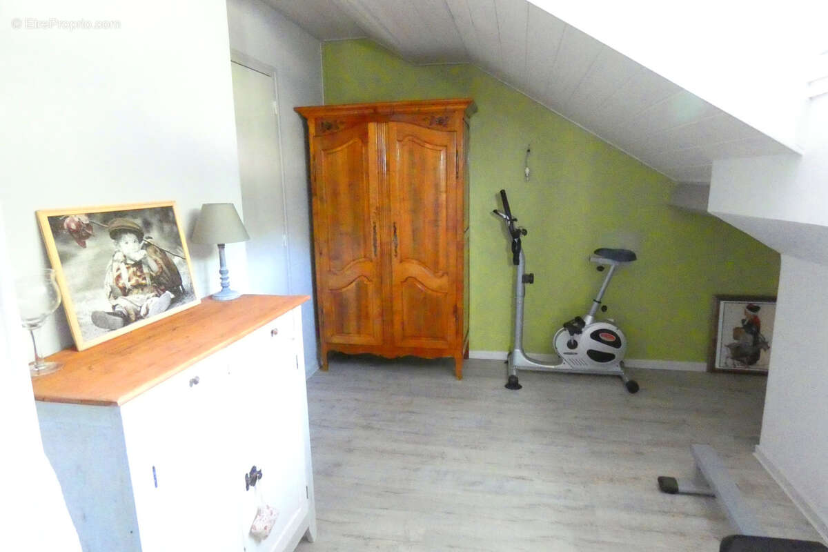 Maison à VIC-SUR-CERE