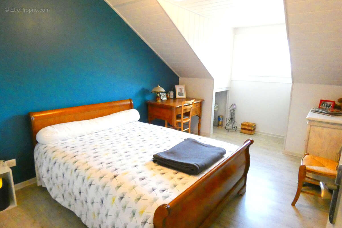 Maison à VIC-SUR-CERE