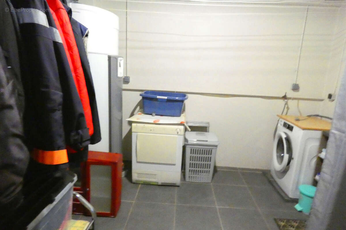 Maison à VIC-SUR-CERE