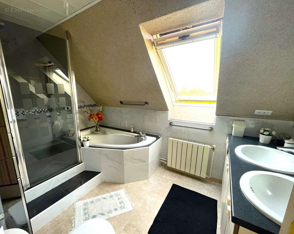 Maison à LES CLAYES-SOUS-BOIS