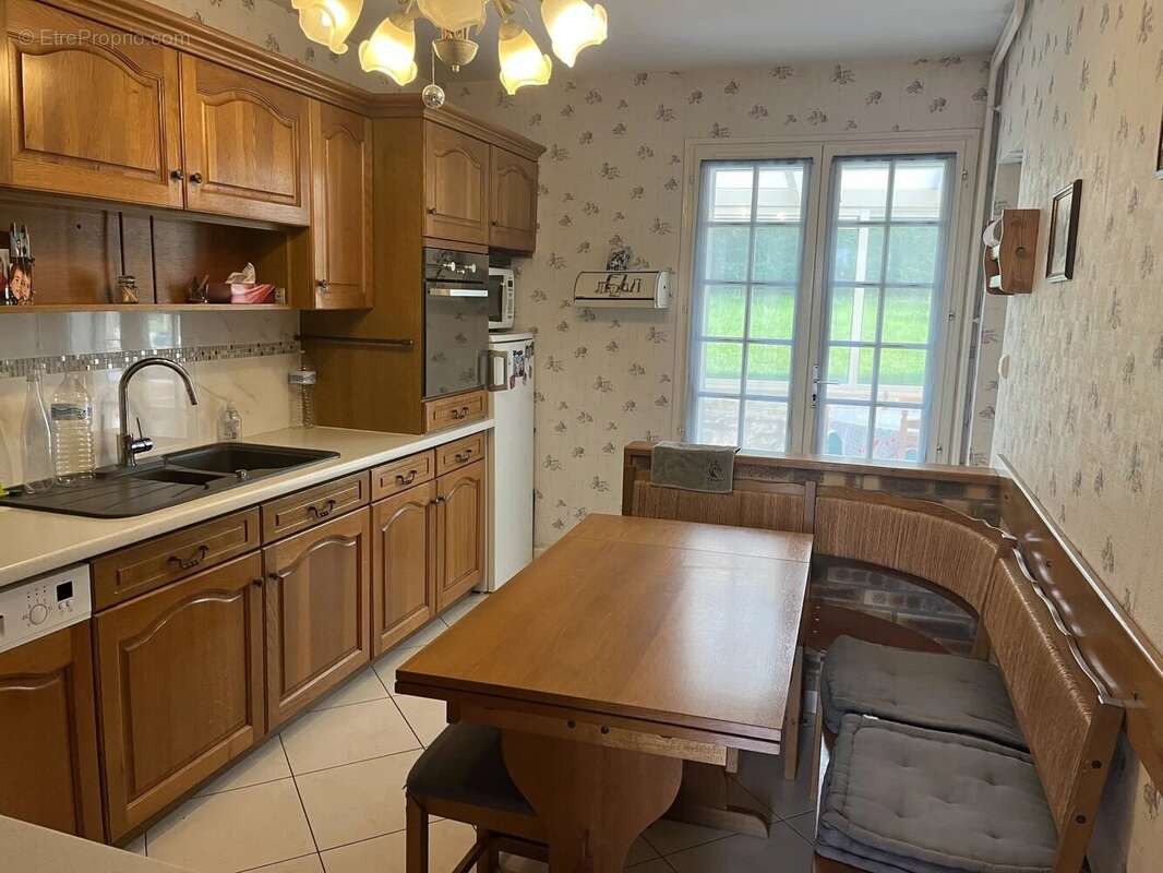 Maison à LES CLAYES-SOUS-BOIS