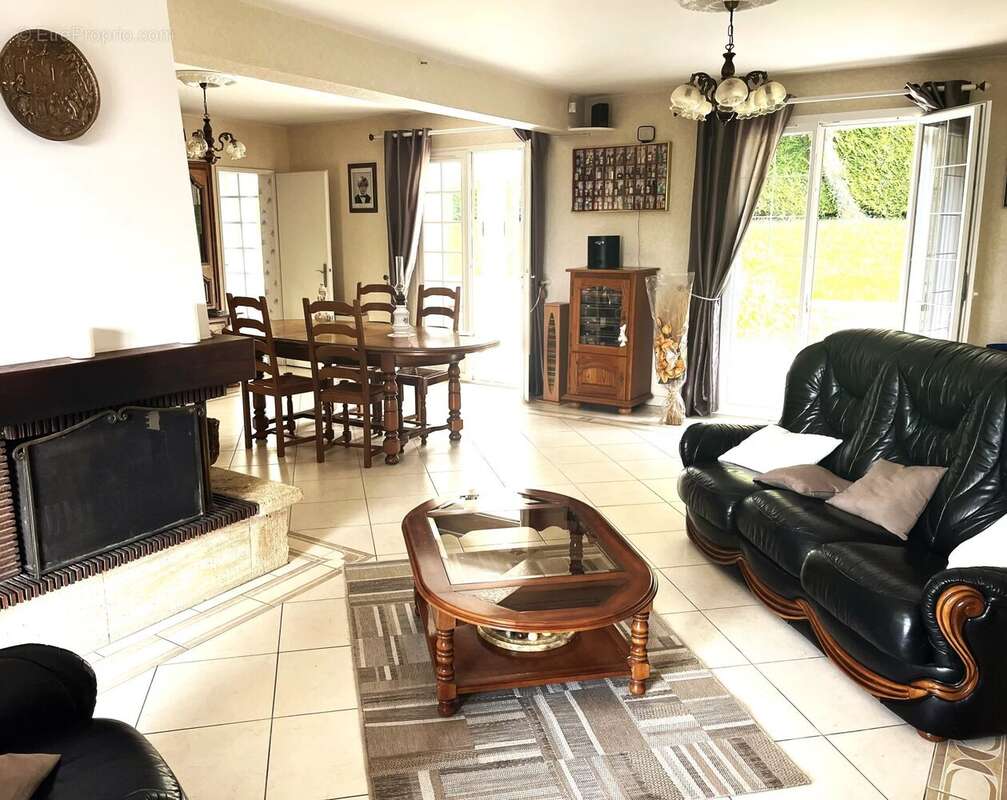 Maison à LES CLAYES-SOUS-BOIS