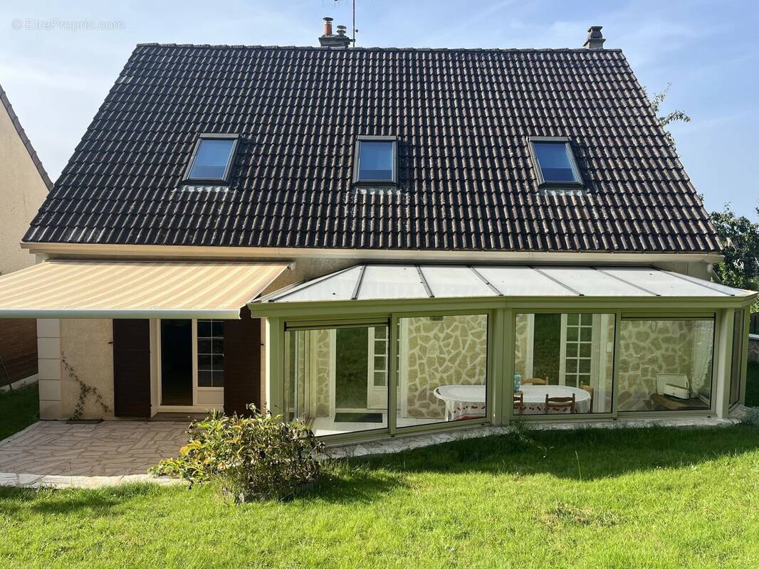 Maison à LES CLAYES-SOUS-BOIS