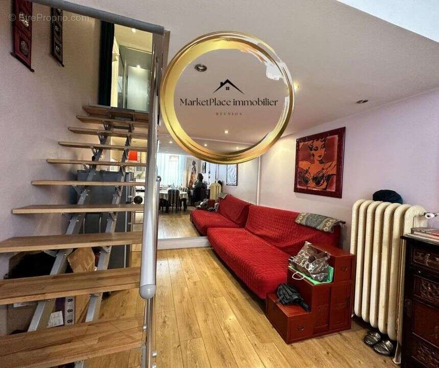 salon- accès mezzanine - Appartement à PARIS-6E
