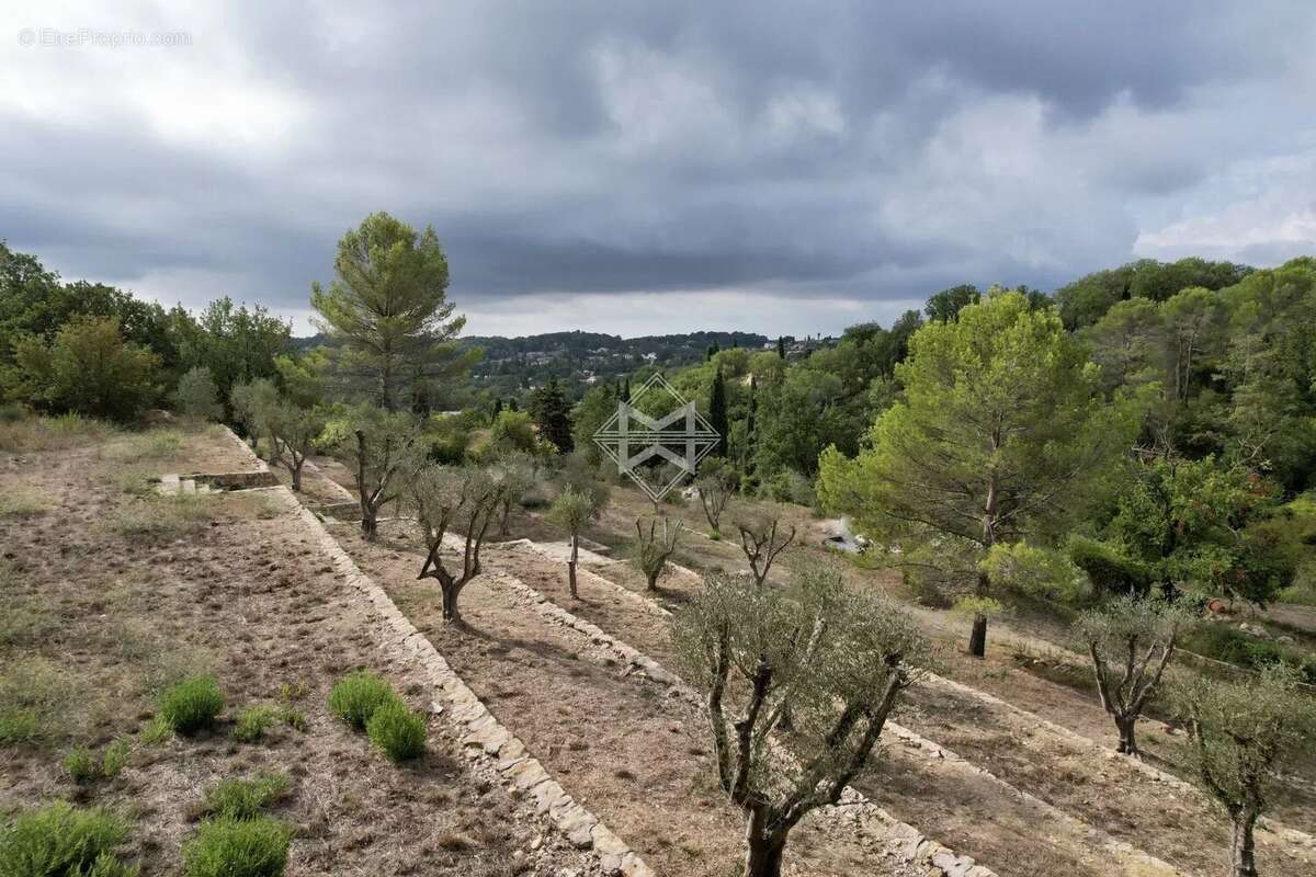 Terrain à VALBONNE