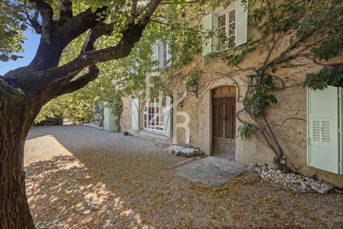 Maison à VALBONNE