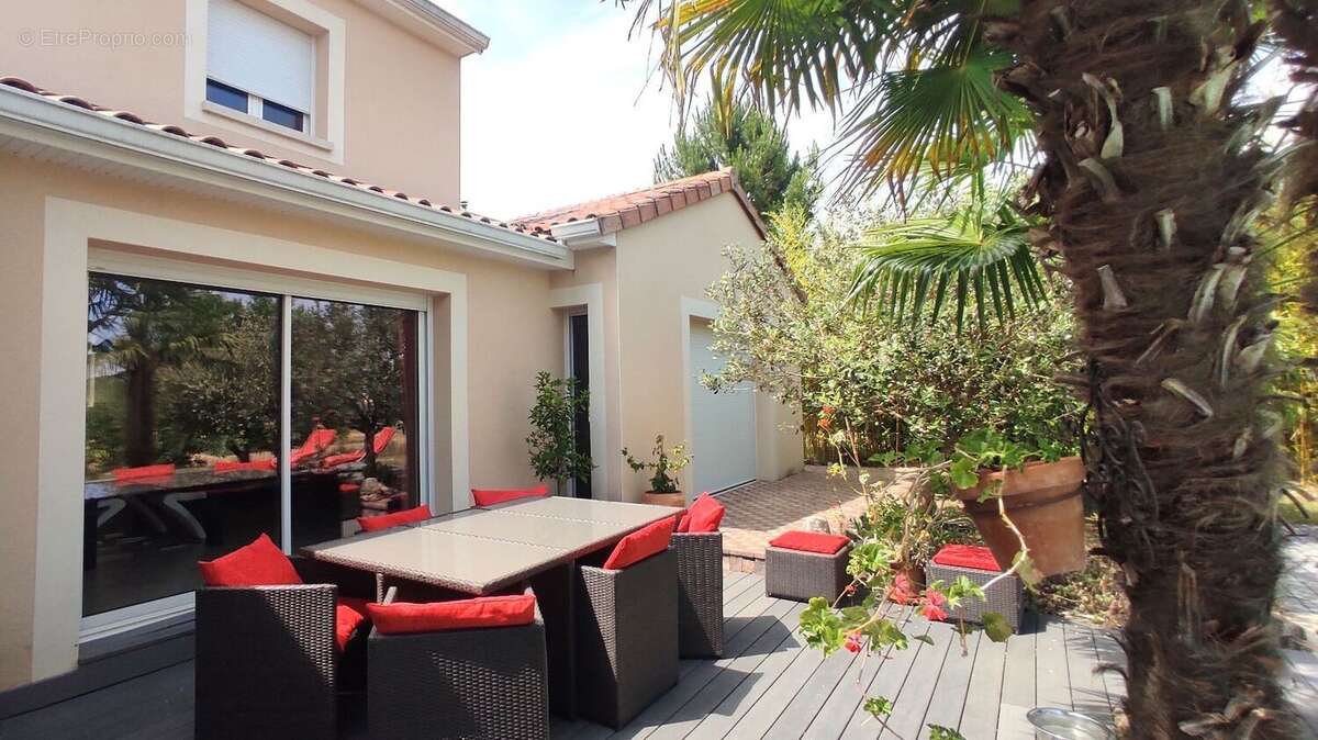 Maison à VOUNEUIL-SUR-VIENNE