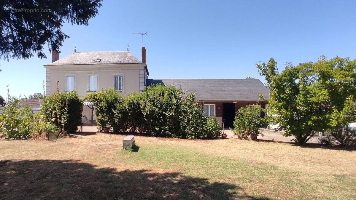 Maison à SAINT-GERVAIS-LES-TROIS-CLOCHERS