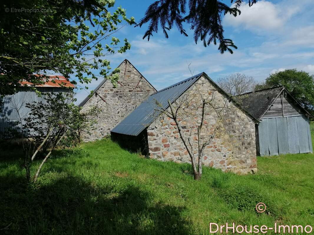Maison à SAINT-GEORGES-BUTTAVENT